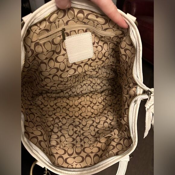 ⭐️ HOST PICK ⭐️ Coach Leah Poppy Purple and white Canvas over shoulder/crossbody - Picture 7 of 13